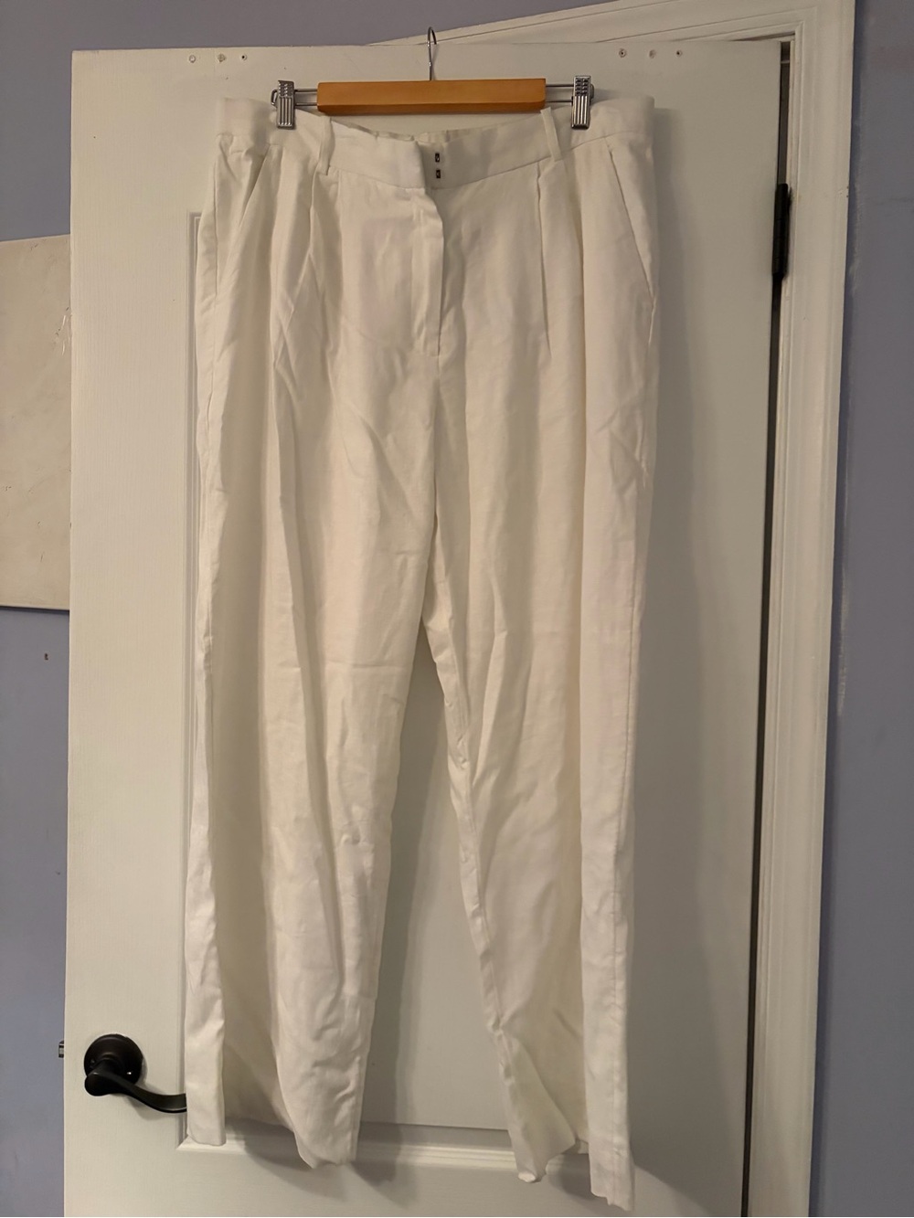 Abercrombie & Fitch White Straight-Leg Women's Pants